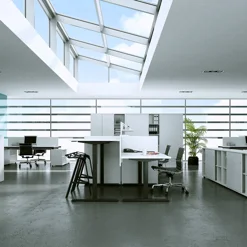 przelom-dla-budynkow-swiatlo-energia-i-bezpieczenstwo-pozarowe-w-jednym-oknie-stropowym